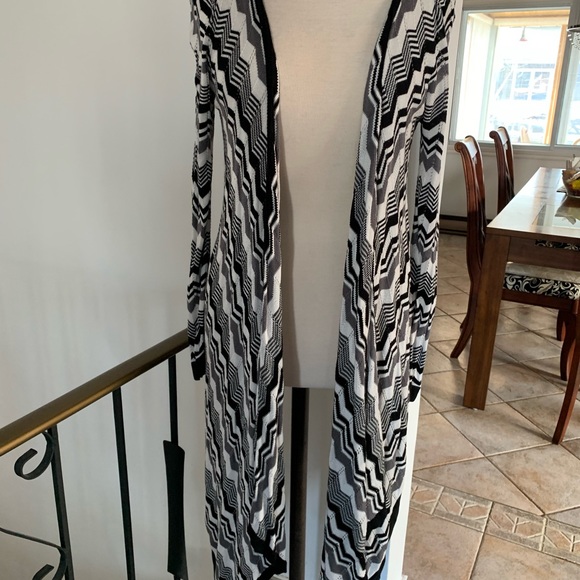 Fenn Wright Manson (M) woman’s sweater - Picture 2 of 10